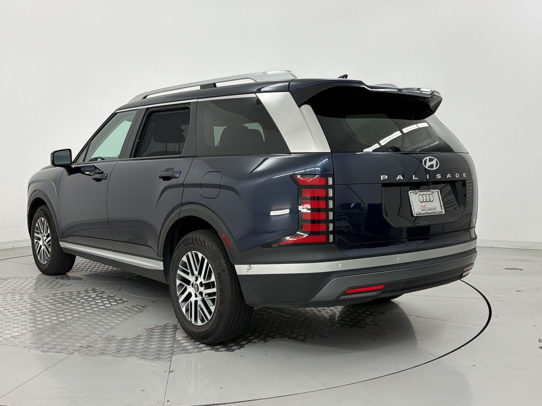 Used 2026 Hyundai Palisade SEL AWD/4WD image 3