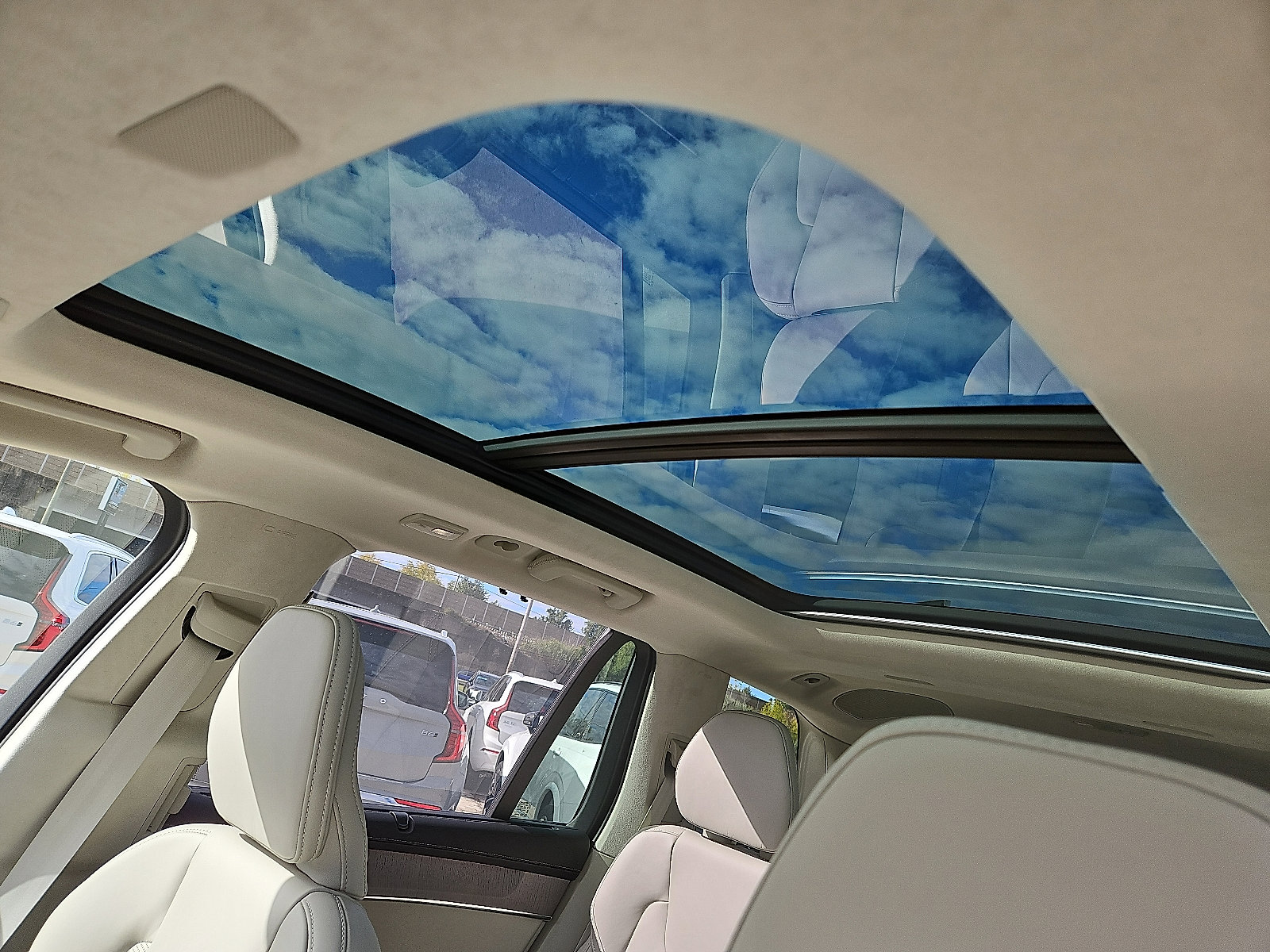 New 2026 Volvo XC90 B6 Ultra w/ Lounge Package image 12