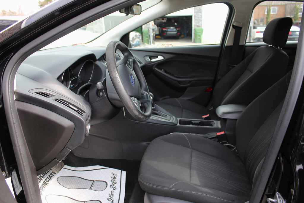 Used 2017 Ford Focus SE image 23