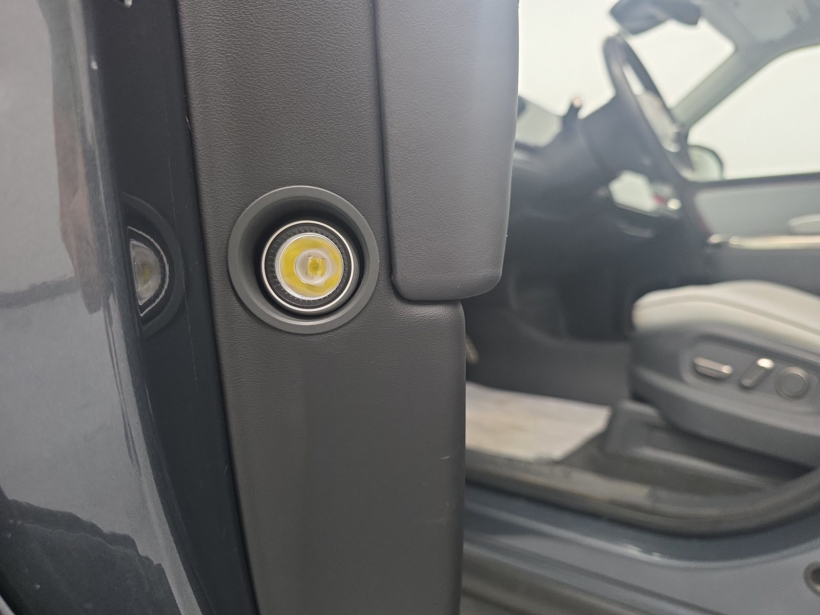 Used 2022 Rivian R1T Adventure AWD/4WD image 30
