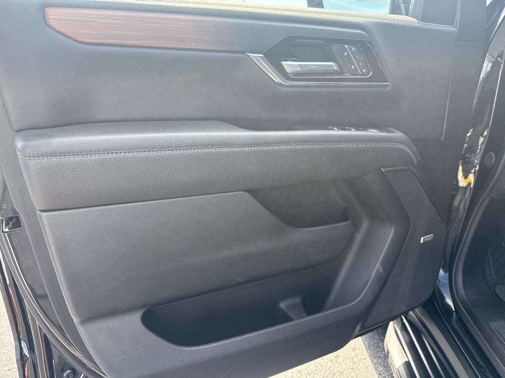 Used 2025 GMC Yukon Denali AWD/4WD image 22