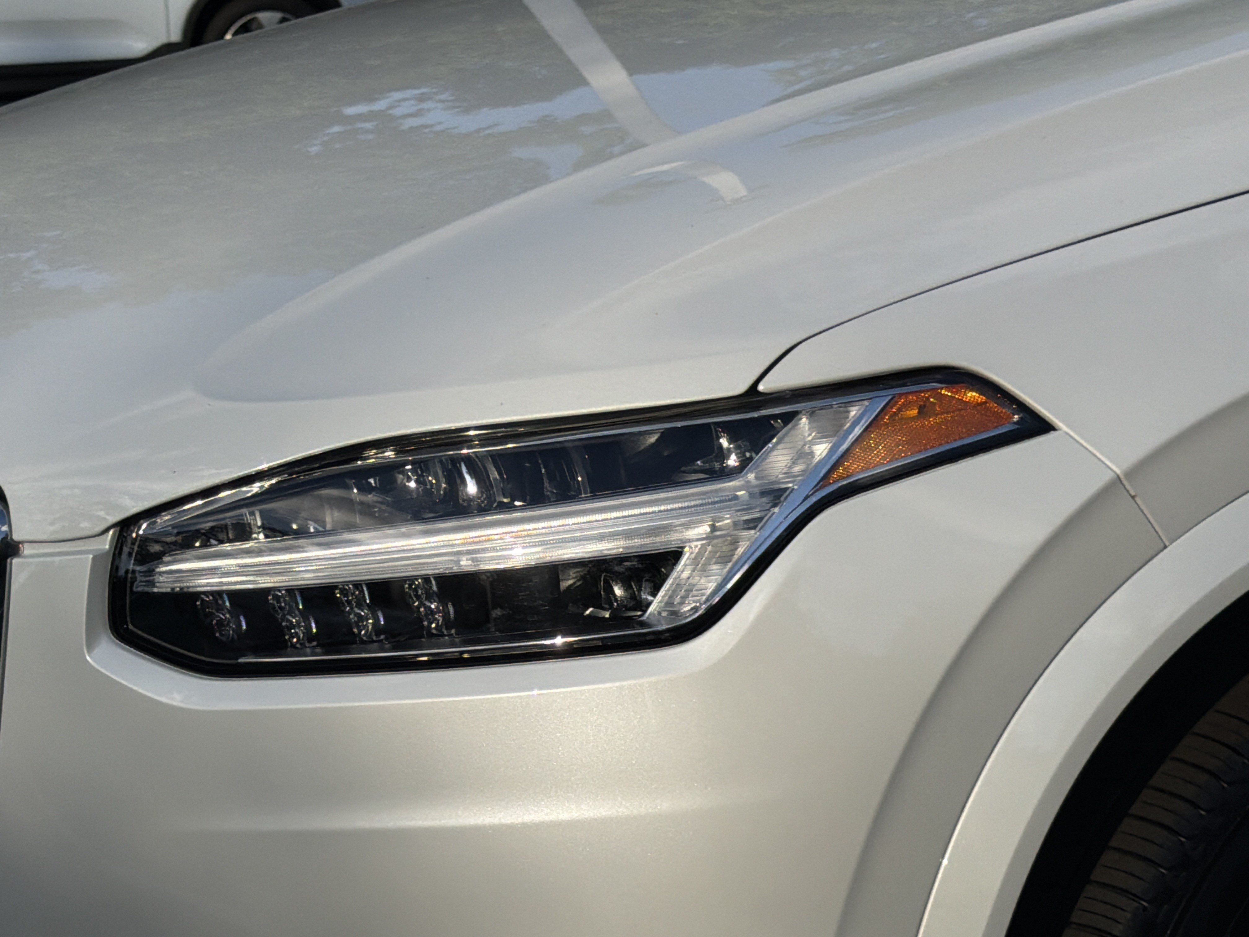 Certified 2025 Volvo XC90 B5 Core AWD/4WD image 6