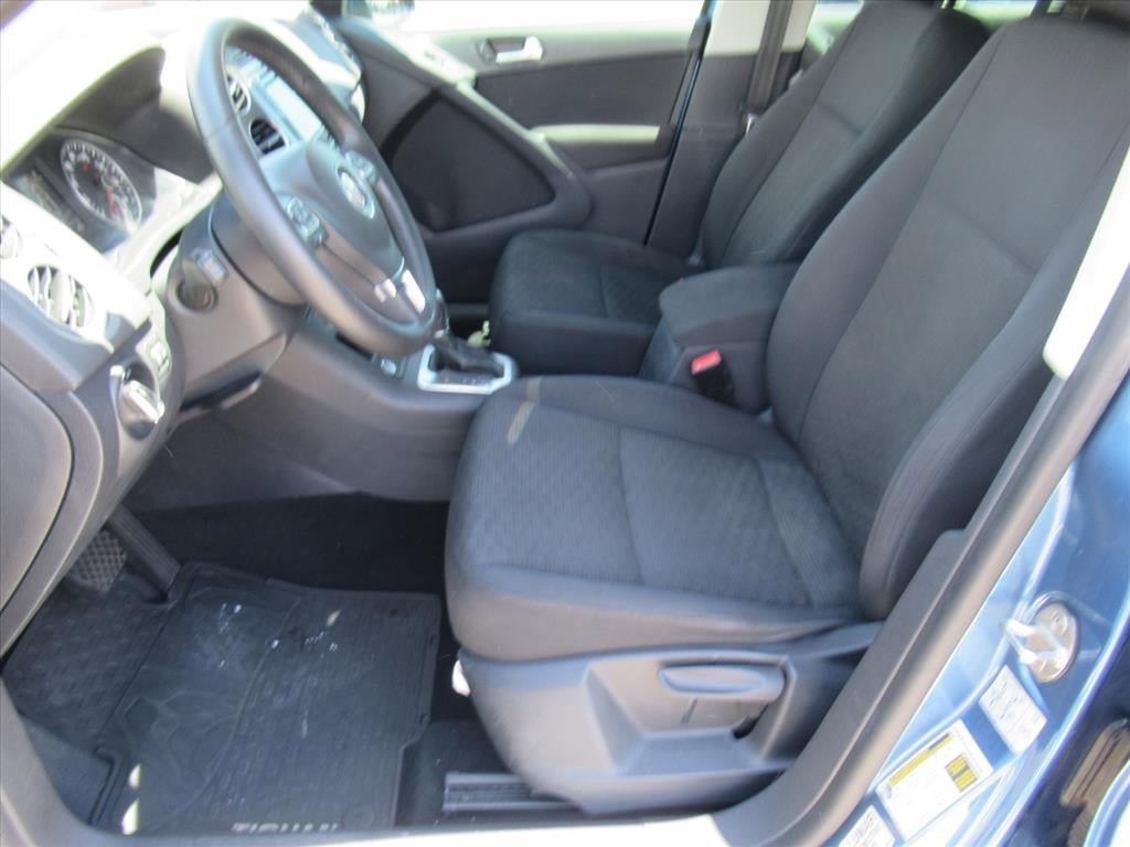 Used 2017 Volkswagen Tiguan Limited w/ Premium Package FWD image 16