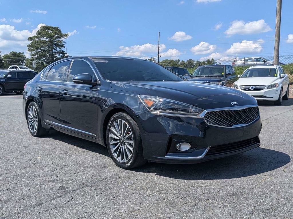 Used 2017 Kia Cadenza Premium w/ Luxury Package FWD image 3