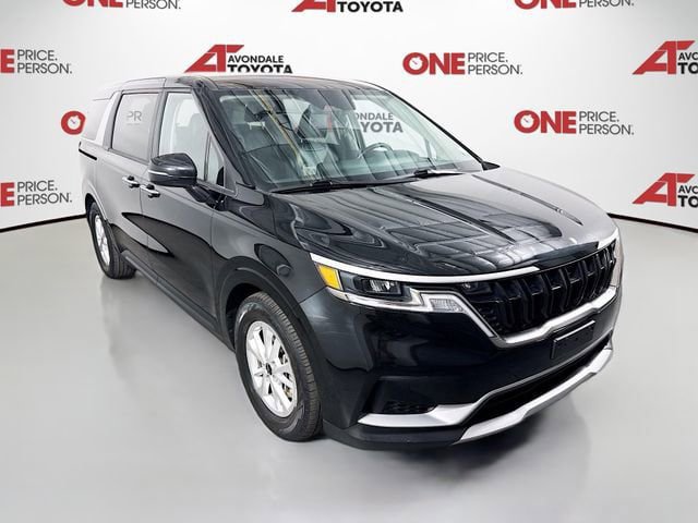 Used 2023 Kia Carnival LX FWD image 1