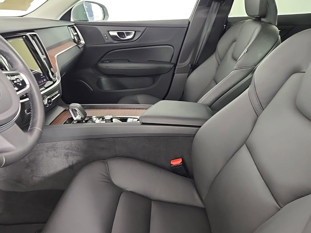 Certified 2025 Volvo V60 B5 Cross Country Plus image 17