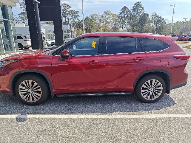 Used 2022 Toyota Highlander Platinum image 2