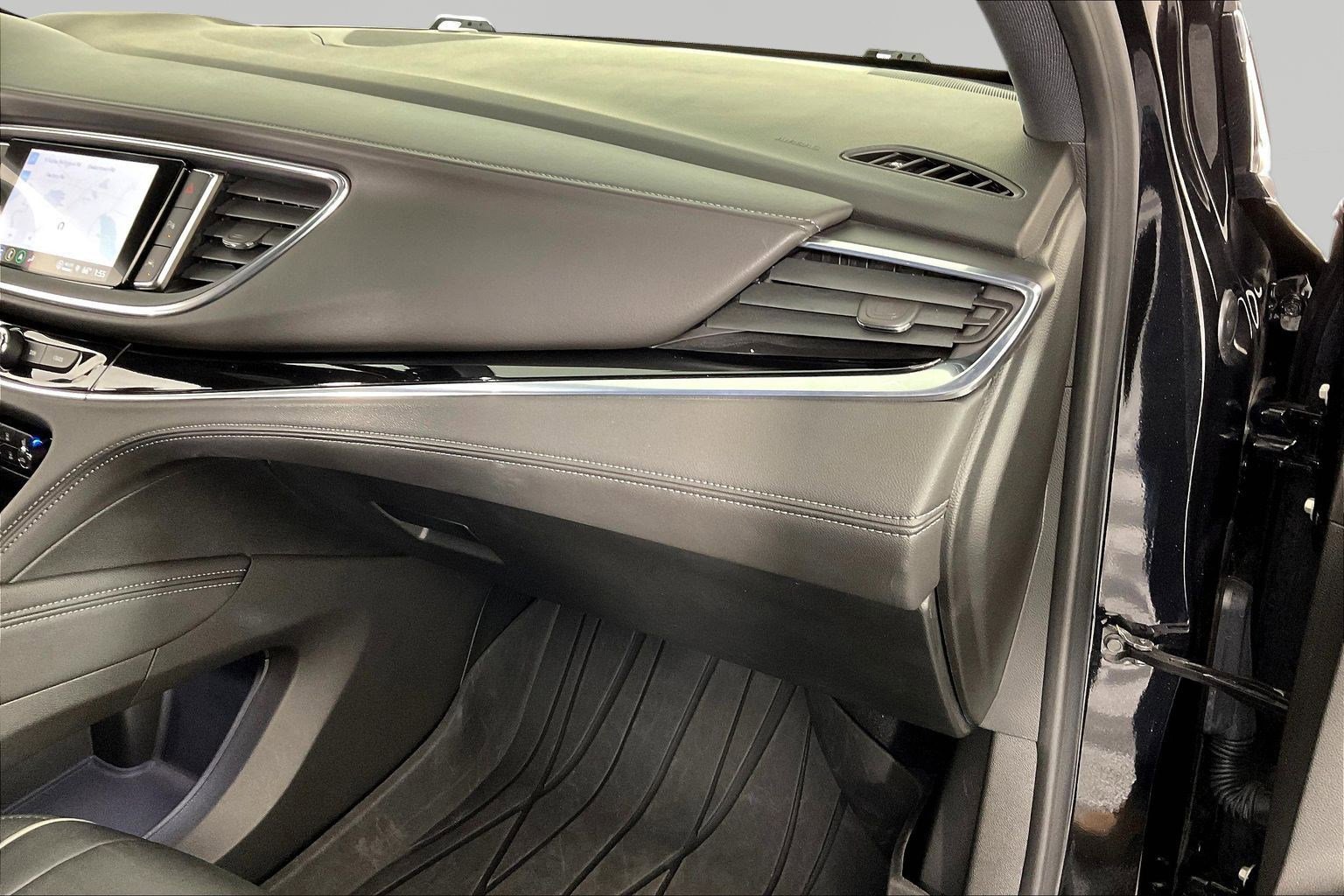 Used 2023 Buick Enclave Avenir image 27