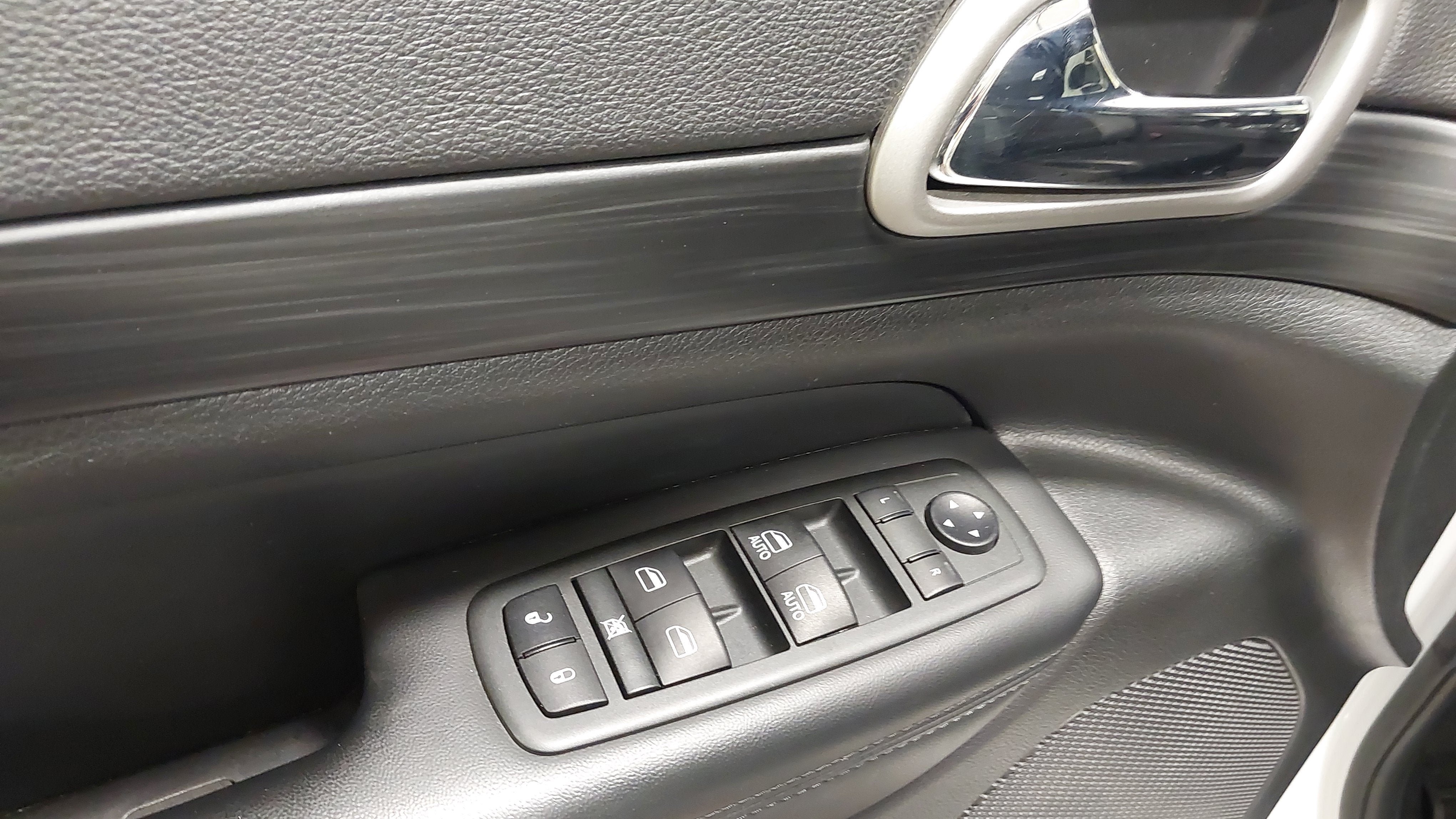 Used 2021 Jeep Grand Cherokee Laredo X AWD/4WD image 25