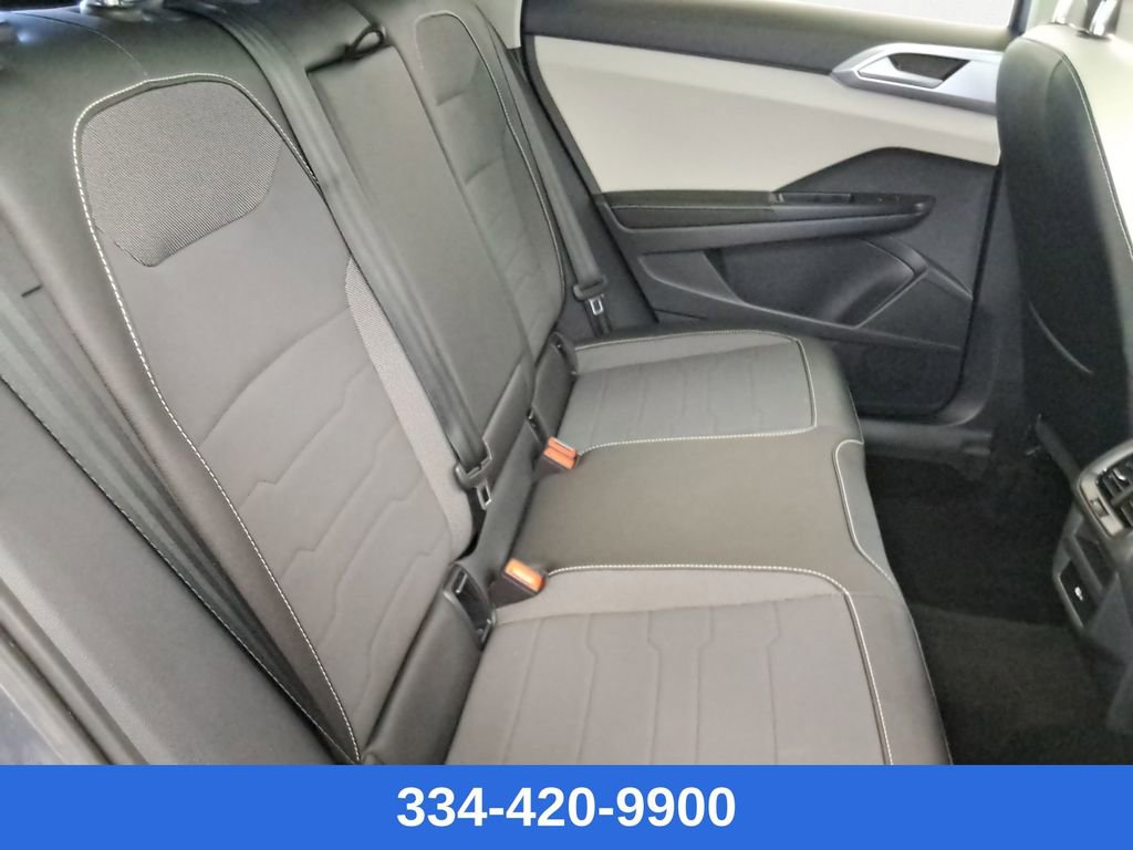 Used 2025 Volkswagen Taos SE w/ Panoramic Sunroof Package image 15