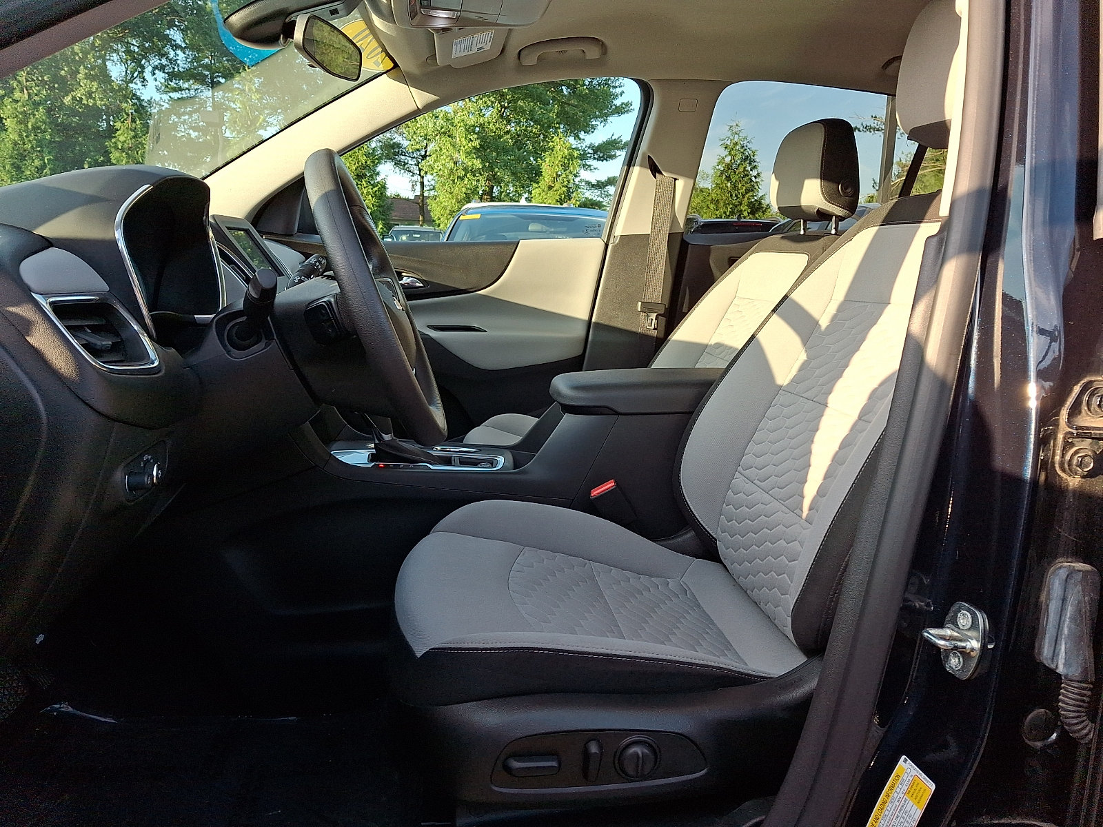 Used 2020 Chevrolet Equinox LS w/ LS Convenience Package FWD image 14