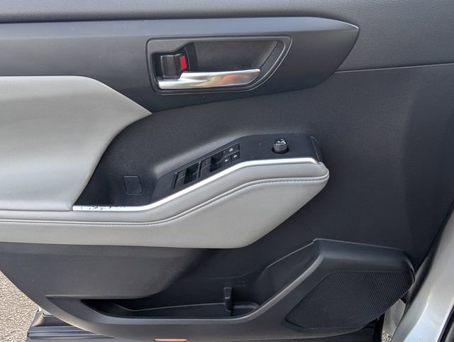 Used 2022 Toyota Highlander XLE image 39