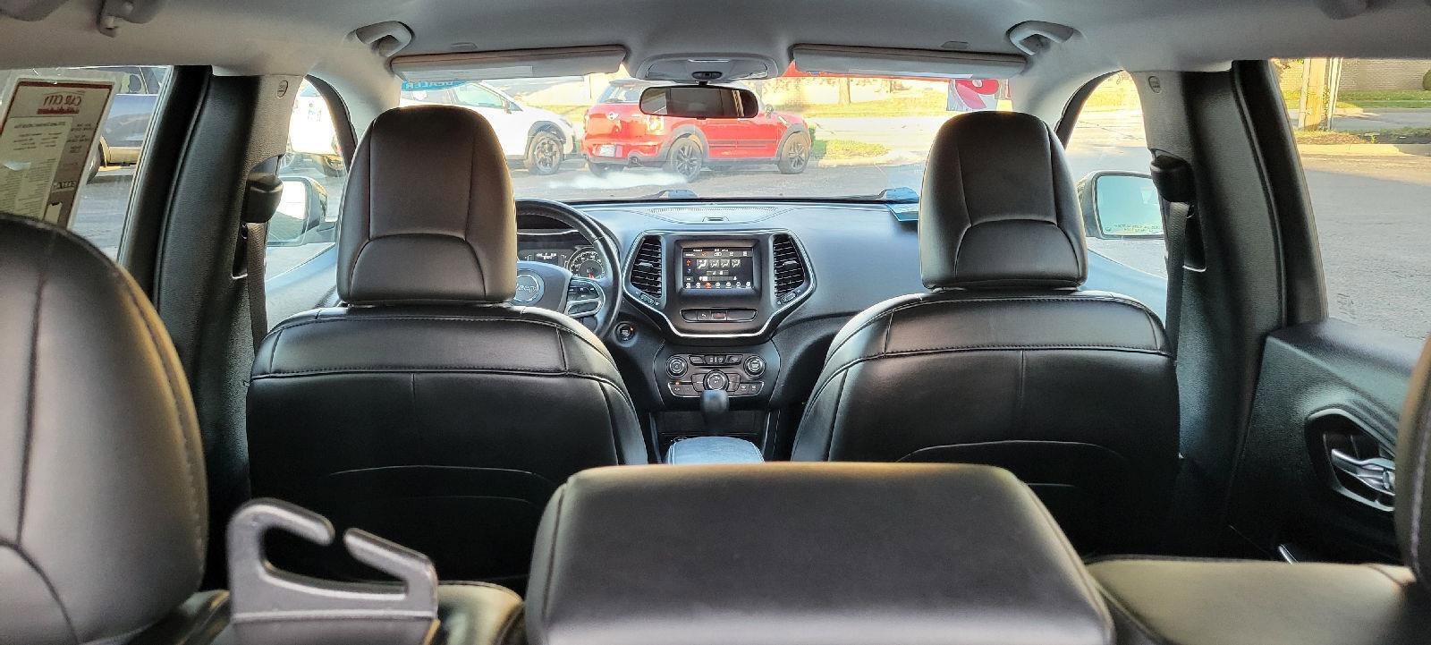 Used 2019 Jeep Cherokee Latitude Plus w/ Cold Weather Group image 30