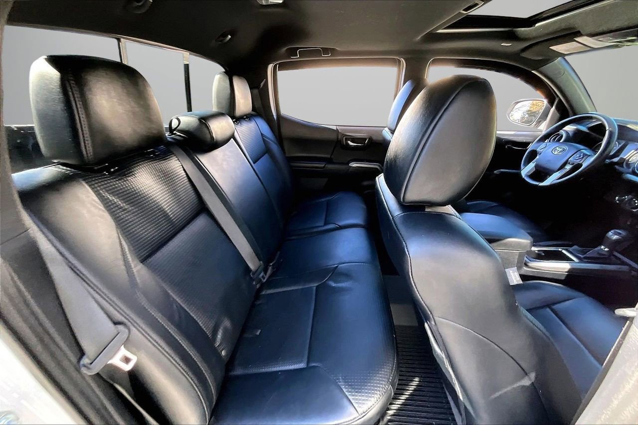 Used 2019 Toyota Tacoma Limited image 24
