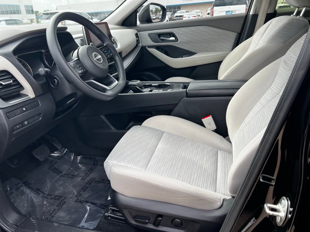 Used 2023 Nissan Rogue SV image 42