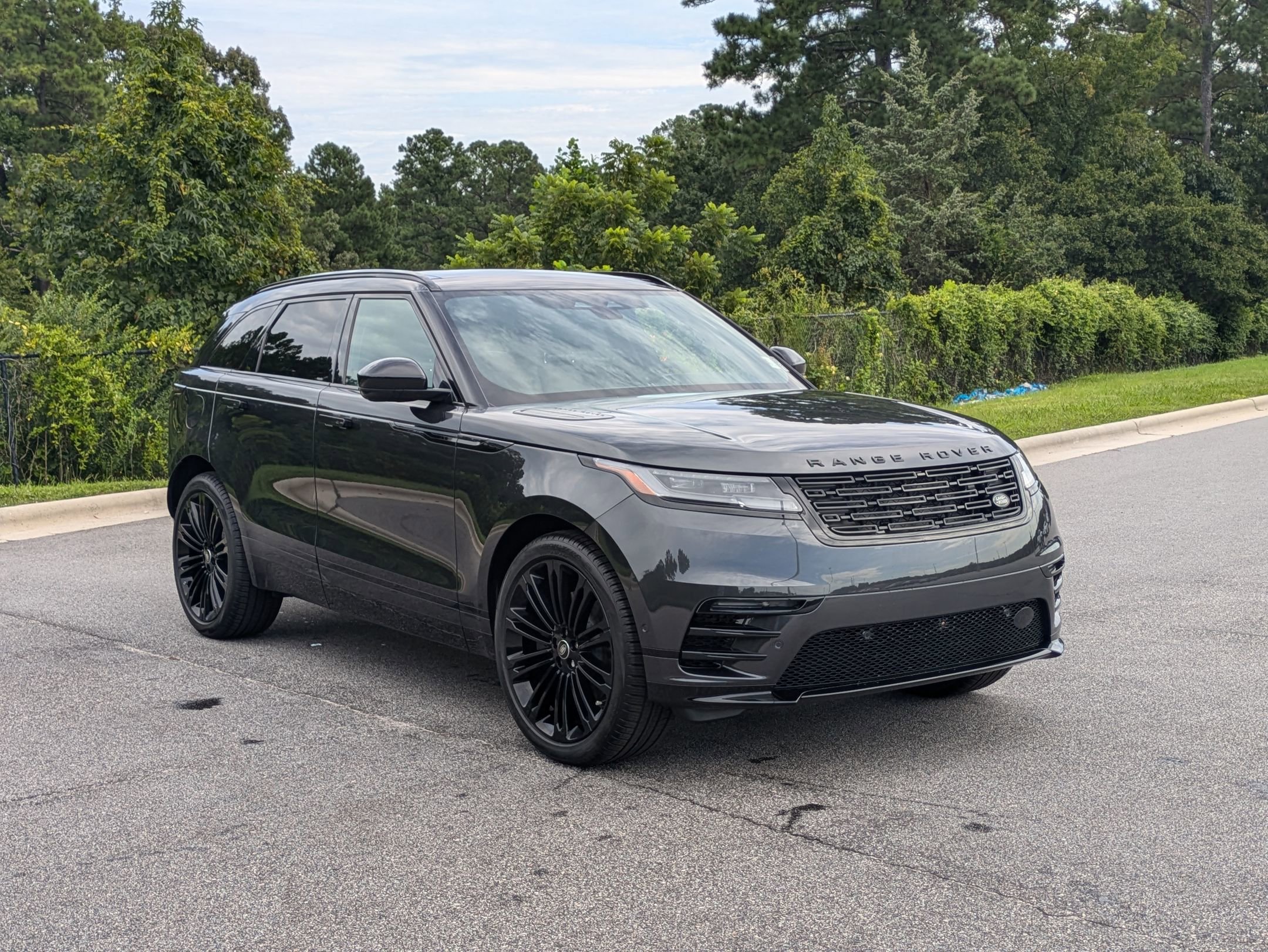 New 2026 Land Rover Range Rover Velar Dynamic SE image 3