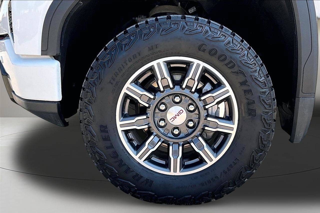 Used 2025 GMC Sierra 1500 AT4 AWD/4WD image 34