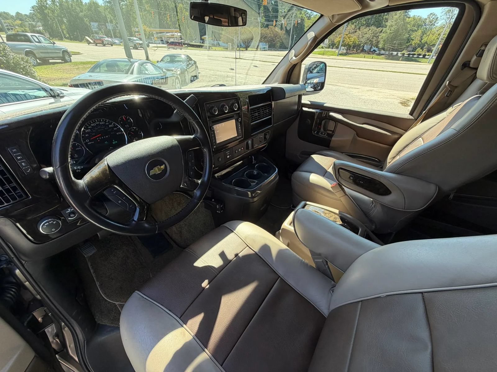 Used 2015 Chevrolet Express 2500 RWD image 14