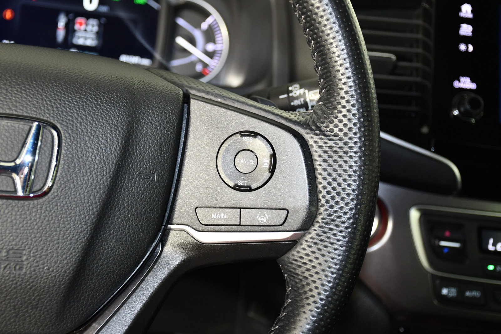 Used 2023 Honda Passport EX-L image 16