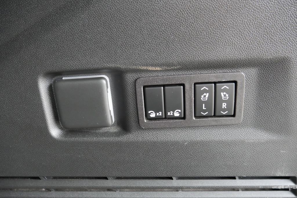 Used 2023 Chevrolet Tahoe RST w/ Luxury Package AWD/4WD image 30