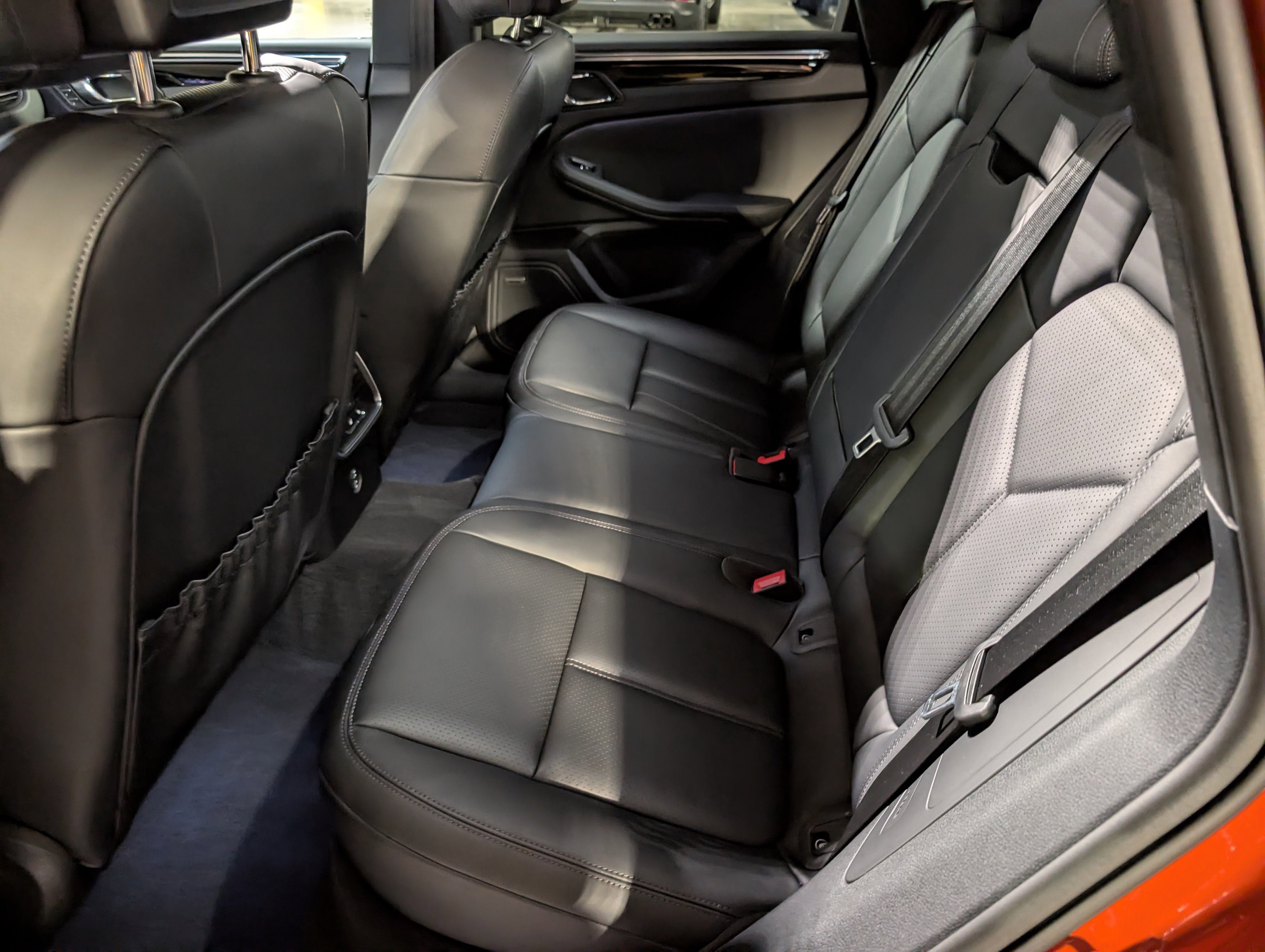 Certified 2025 Porsche Macan image 23