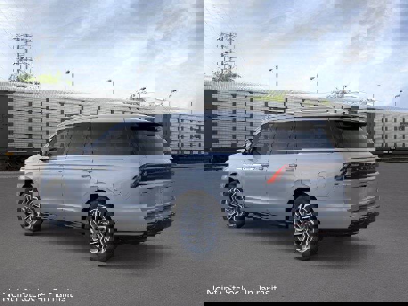 New 2025 Lincoln Navigator Reserve image 4