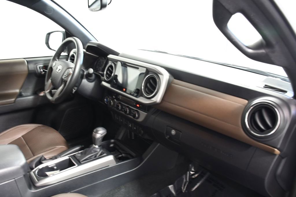 Used 2017 Toyota Tacoma Limited w/ Tow Package image 19