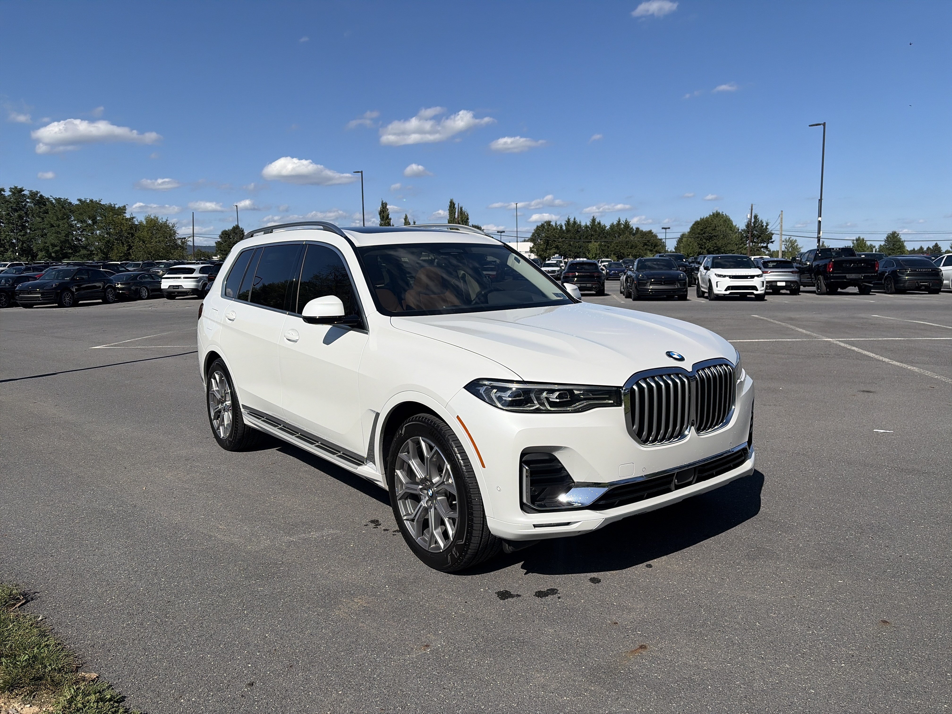 Used 2022 BMW X7 xDrive40i w/ Premium Package AWD/4WD image 3