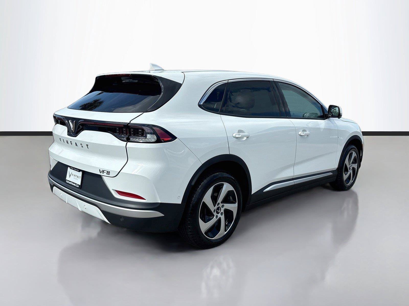 New 2027 VinFast VF 8 Eco AWD/4WD image 7