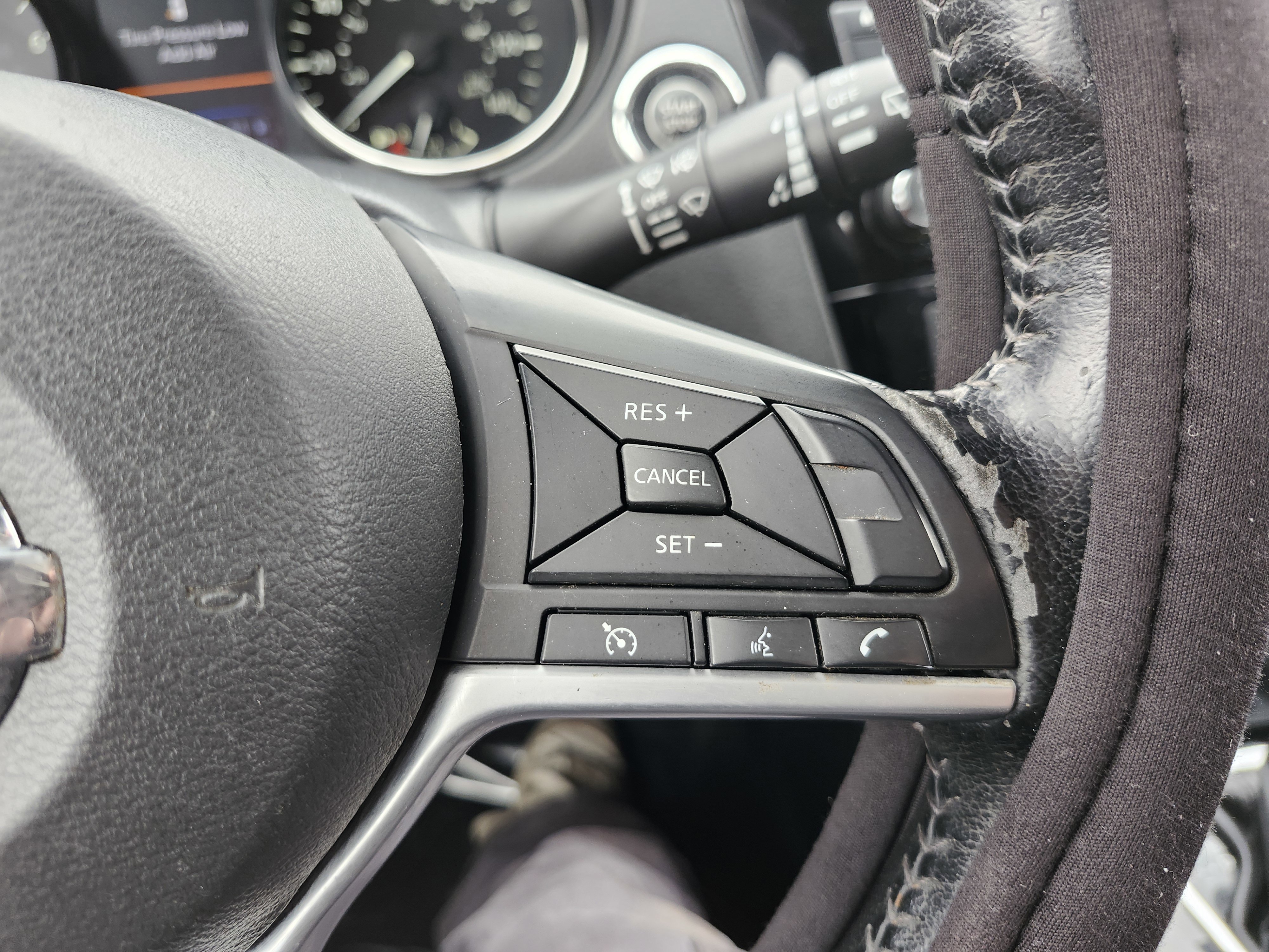 Used 2020 Nissan Rogue SV image 31