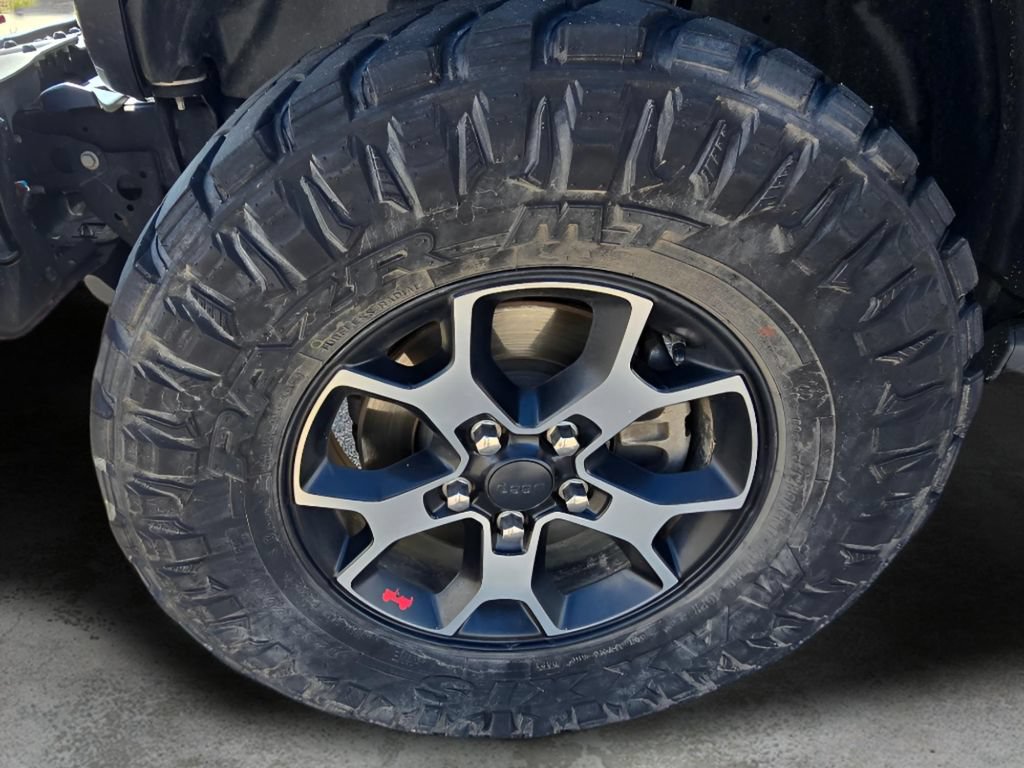 Used 2018 Jeep Wrangler Unlimited Rubicon w/ Dual Top Group AWD/4WD image 30