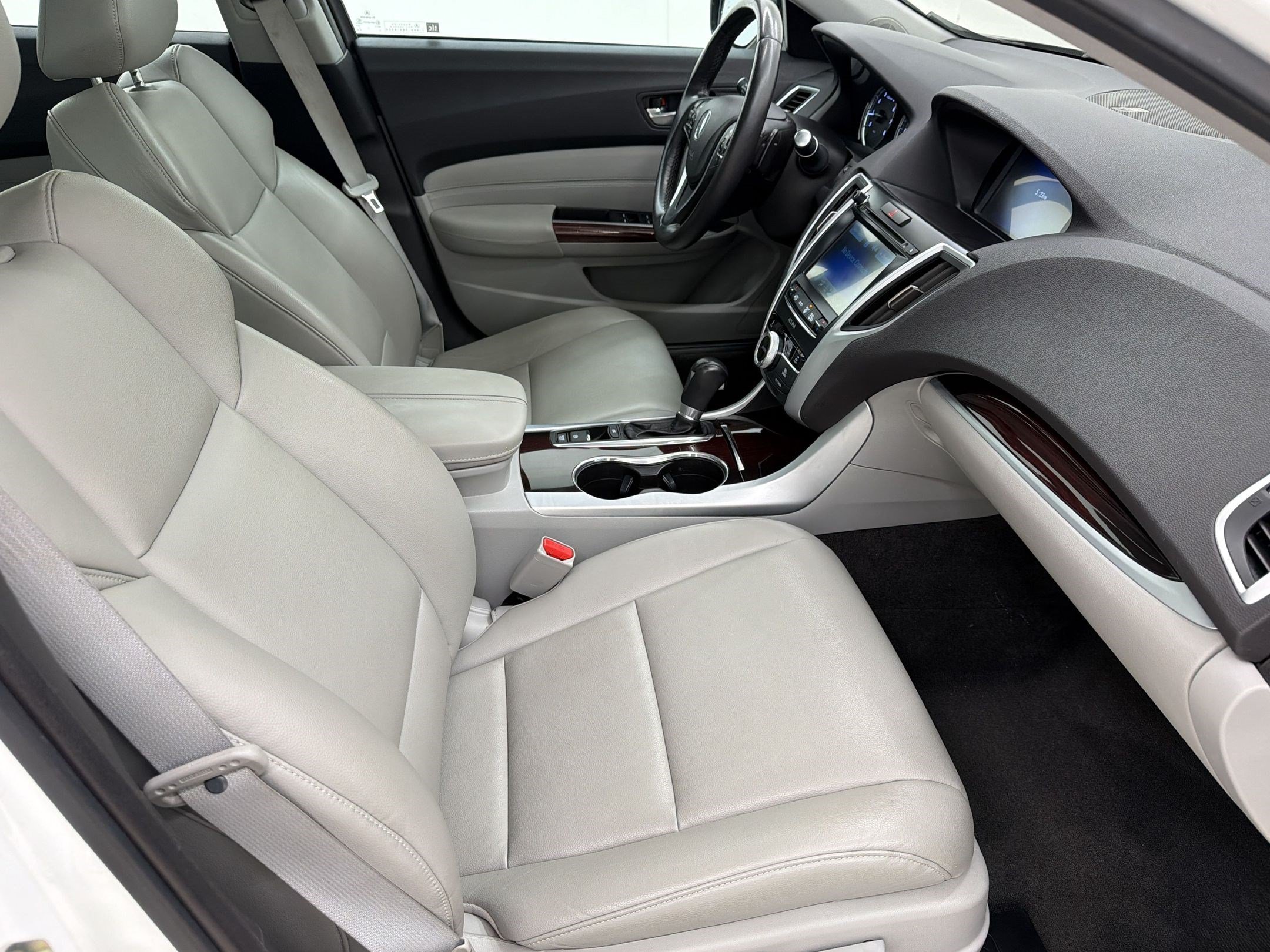 Used 2017 Acura TLX FWD image 27