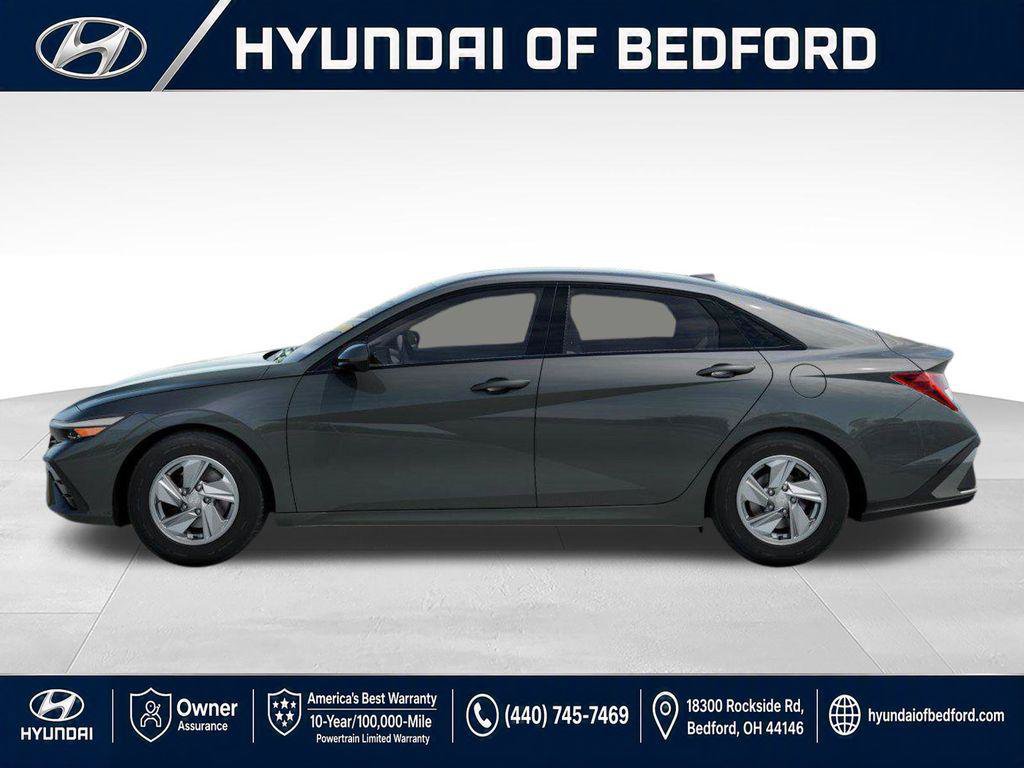 New 2026 Hyundai Elantra SE FWD image 3