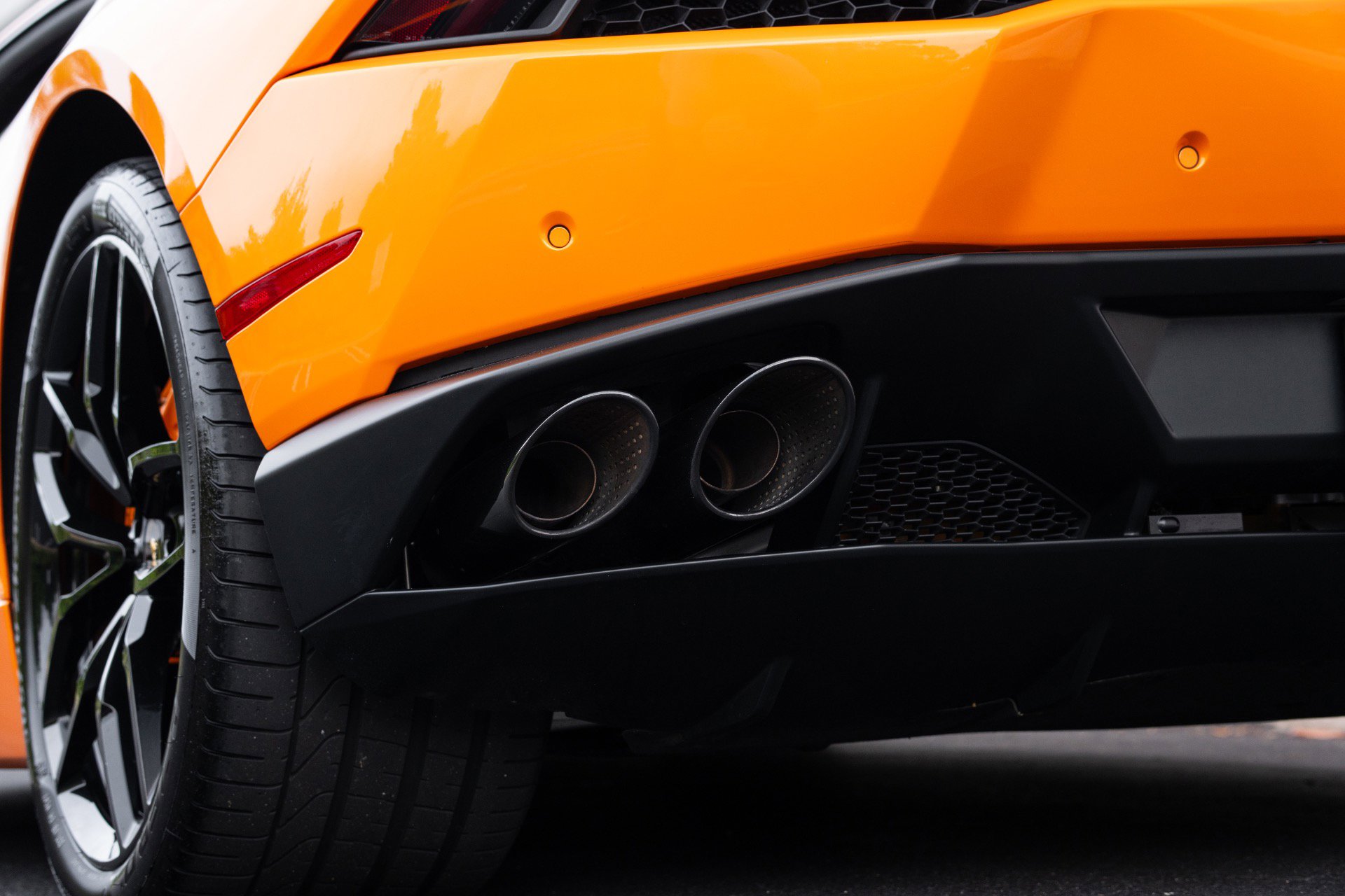 Used 2016 Lamborghini Huracan LP 610-4 AWD/4WD image 32