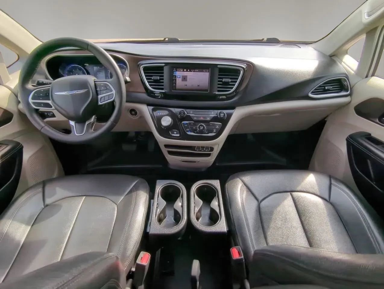 Used 2023 Chrysler Voyager LX FWD image 21