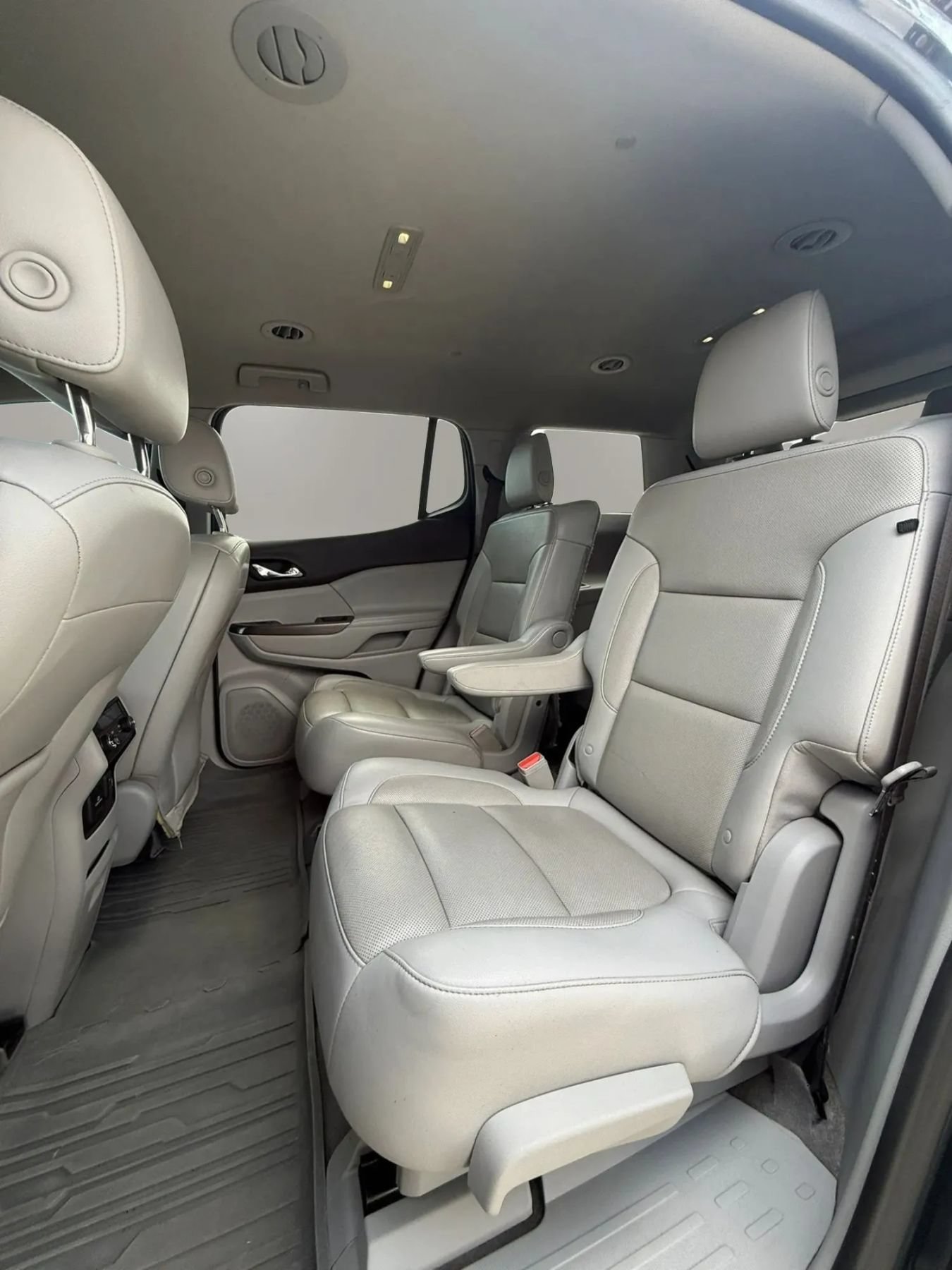 Used 2019 GMC Acadia SLT w/ LPO, Floor Liner Package FWD image 11