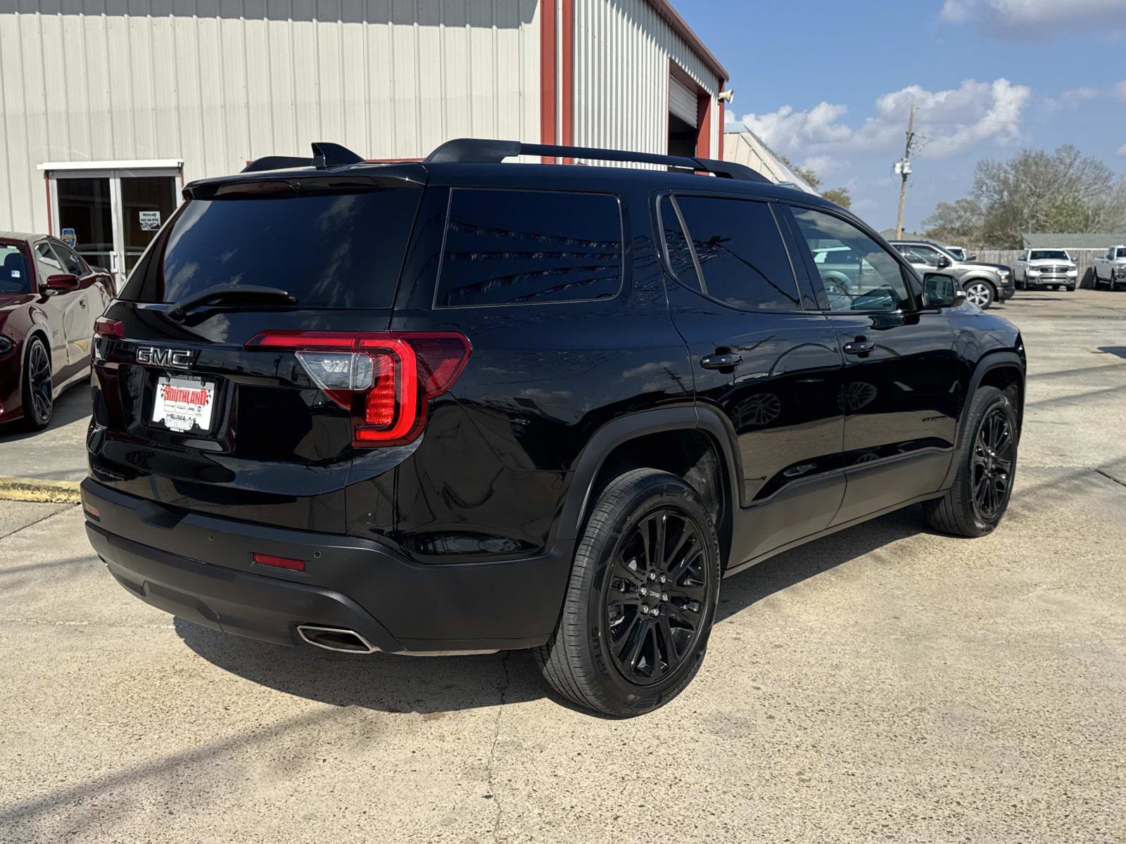 Used 2023 GMC Acadia SLE w/ Driver Convenience Package image 7