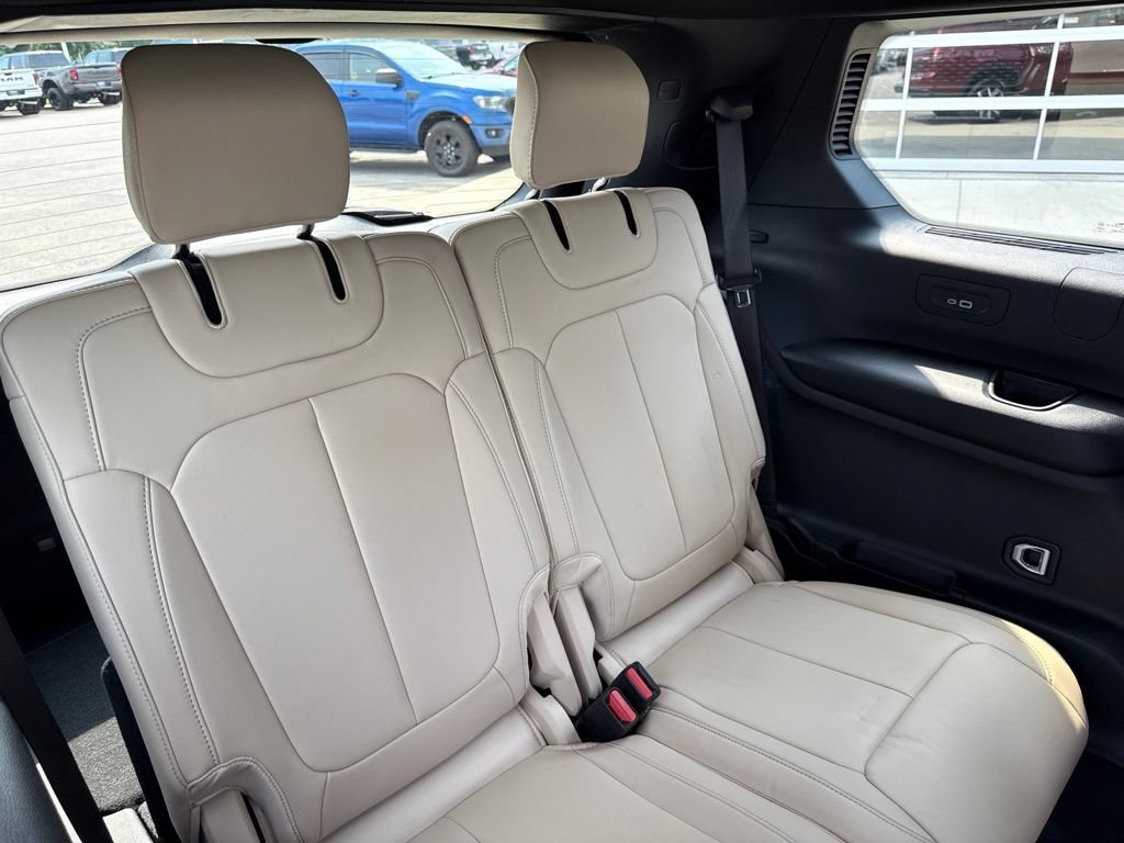 Used 2025 Jeep Grand Cherokee L Limited AWD/4WD image 34