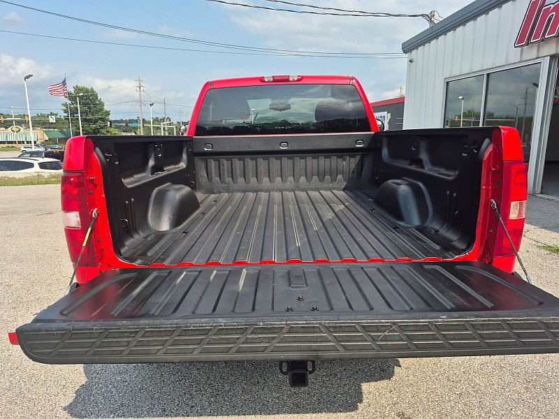 Used 2007 Chevrolet Silverado 1500 W/T w/ Towing Package AWD/4WD image 9