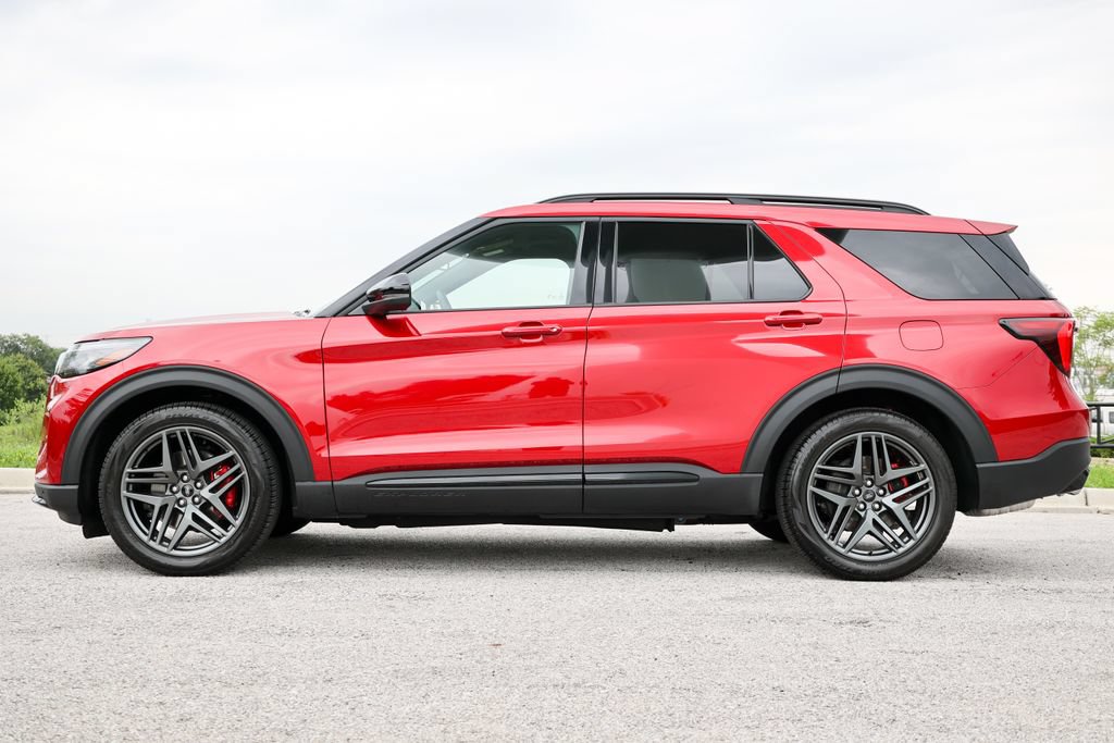 Used 2025 Ford Explorer ST w/ Sun And Sound Package AWD/4WD image 2