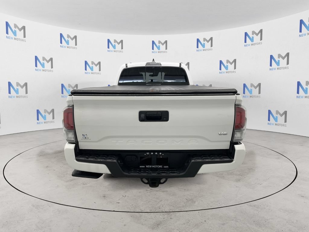 Used 2022 Toyota Tacoma TRD Sport AWD/4WD image 3