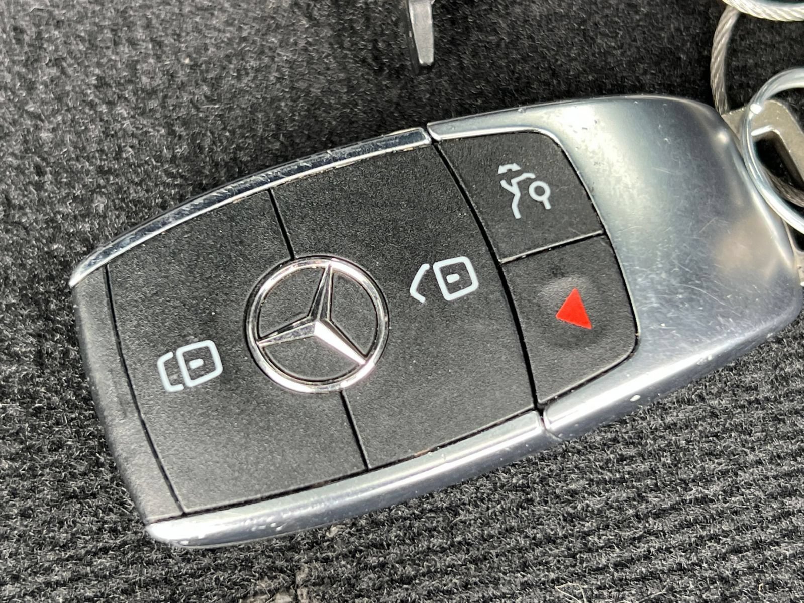 Used 2025 Mercedes-Benz GLB 250 image 28