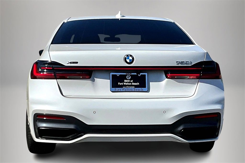 Used 2022 BMW 750i xDrive w/ Luxury Rear Seating Package image 6