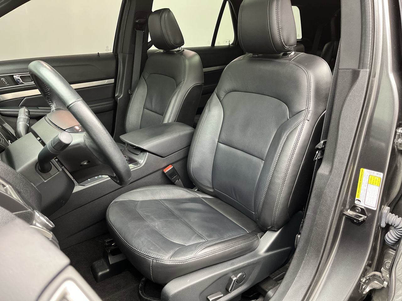 Used 2018 Ford Explorer XLT w/ Equipment Group 202A AWD/4WD image 11