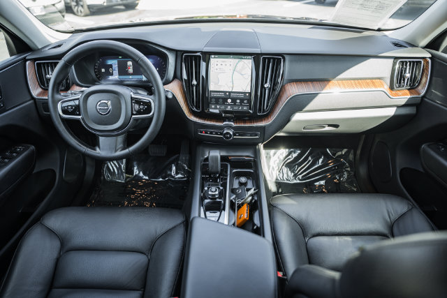 Used 2024 Volvo XC60 B5 Plus w/ Protection Package Premier AWD/4WD image 21