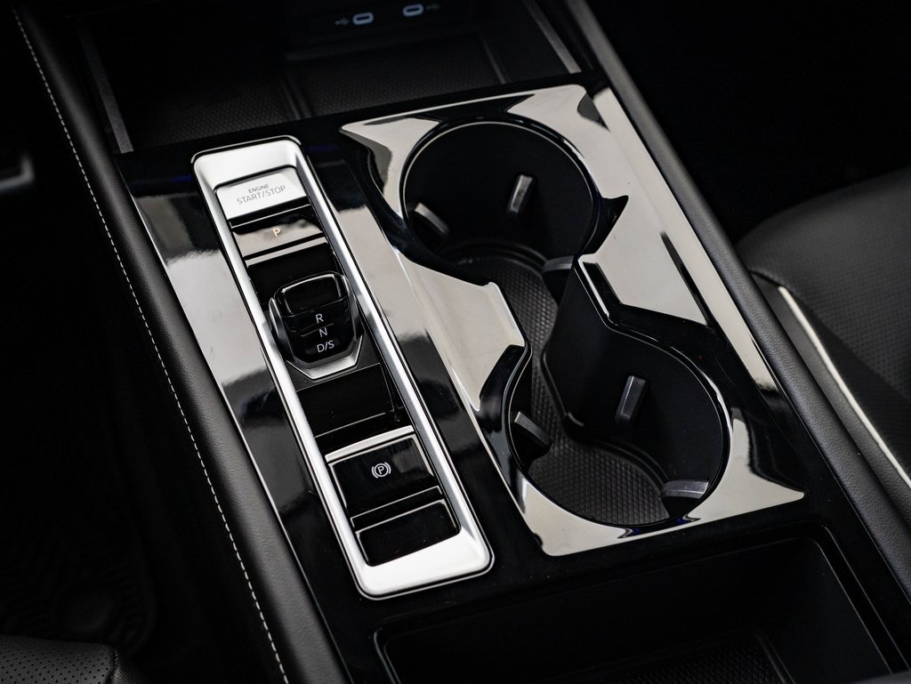 Used 2024 Volkswagen Atlas SEL Premium R-Line image 32