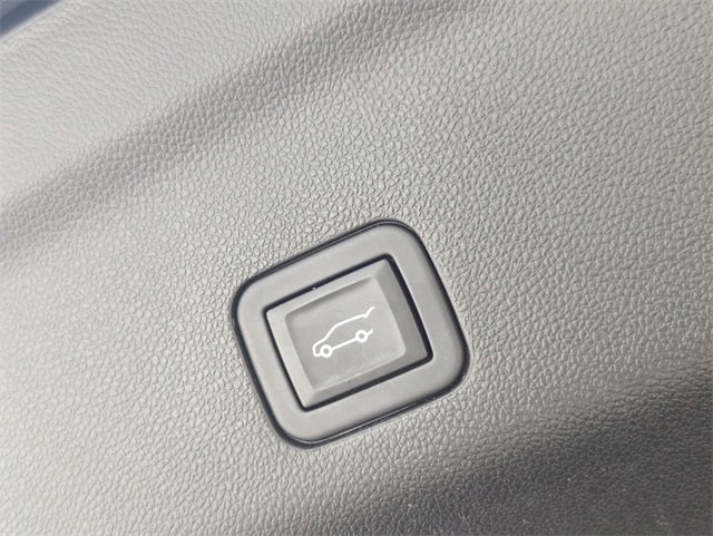 Used 2024 Chevrolet Tahoe High Country w/ Advanced Technology Package image 18