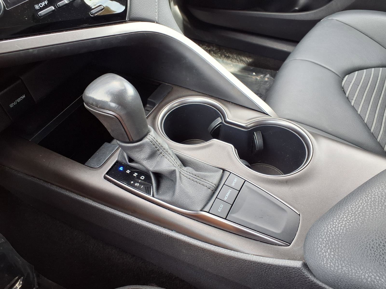 Used 2024 Toyota Camry SE FWD image 6