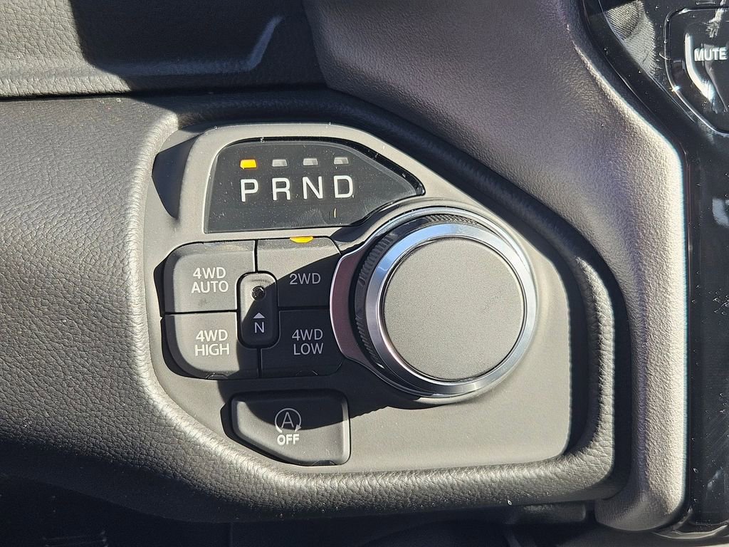 New 2026 RAM 1500 4x4 Crew Cab image 29