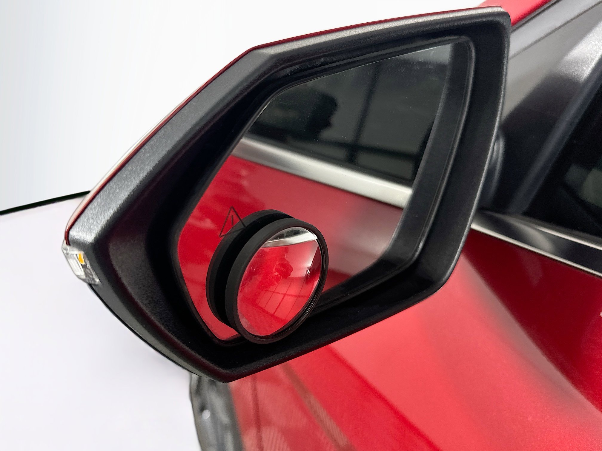 Used 2023 Hyundai Elantra Limited w/ Preferred Accessory Package image 16